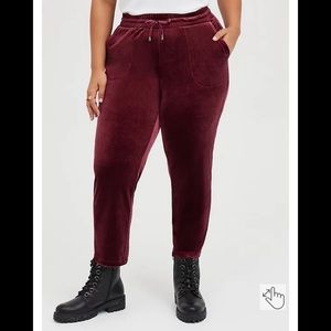 NWT TORRID 1X-3X Tapered Pull-on Pants / Stretch Velvet Wine